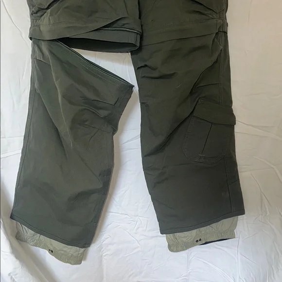 Men’s Olive Green Insulated Snowboarding Cargo Pants/Shorts. Analog. Size XS.